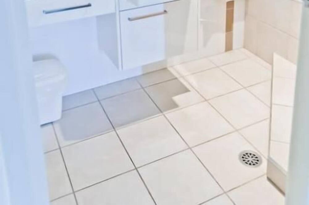 Photo of Bathroom in Flynns Beach