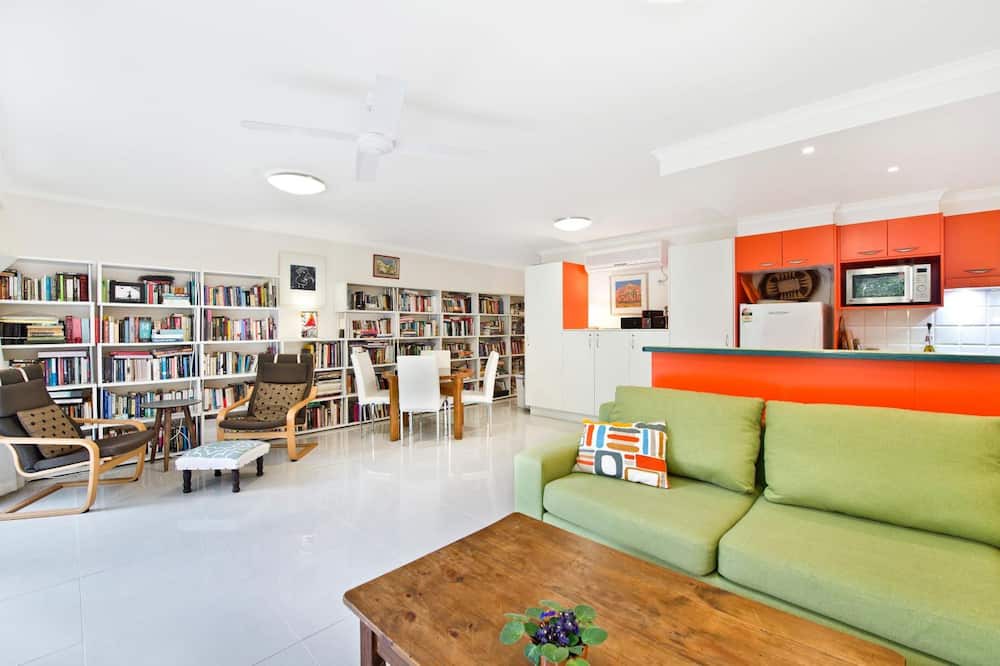 Photo of Livingroom in Flynns Beach