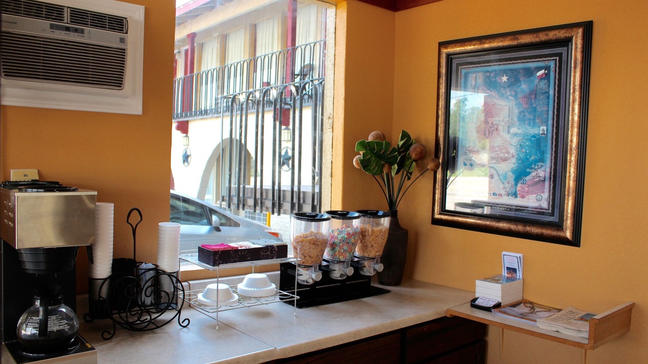 Photo of Livingroom in Goliad