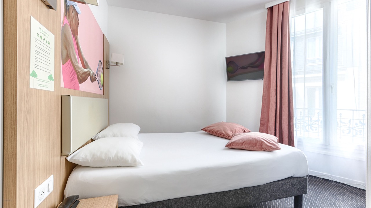 Photo of Bedroom in Prince–Marmottan