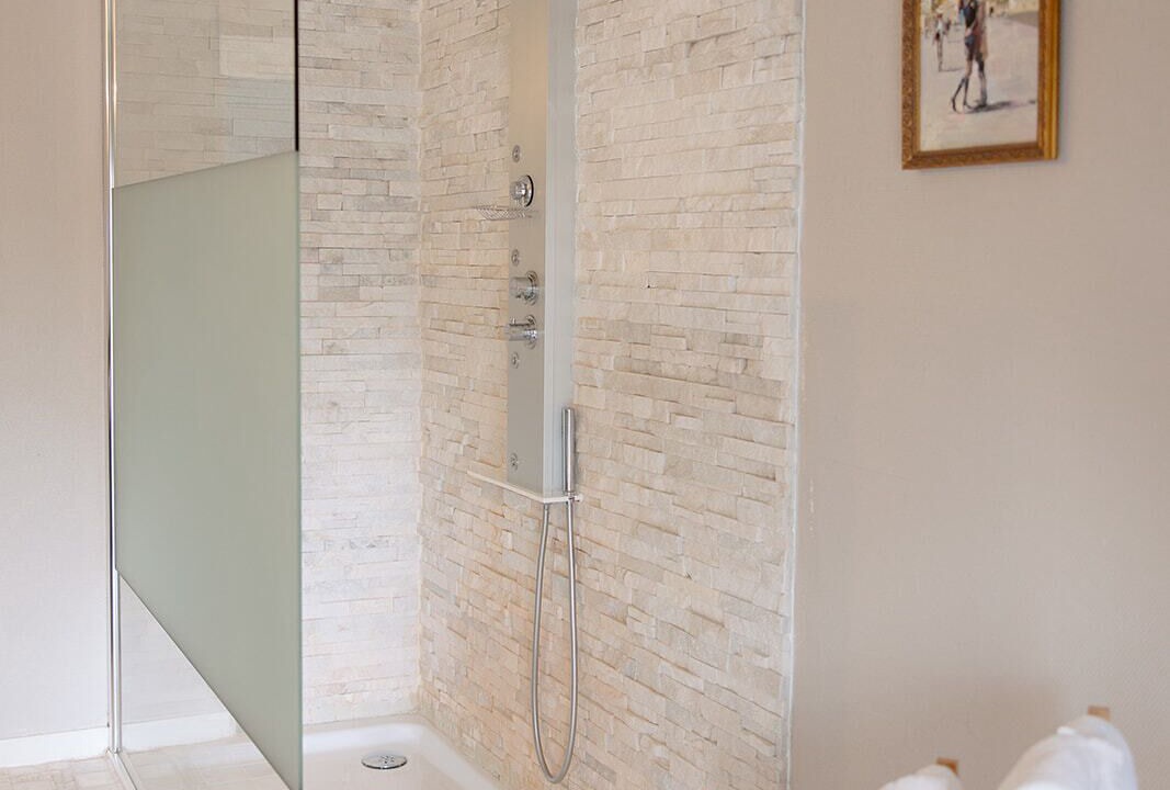 Photo of Bathroom in Plomb