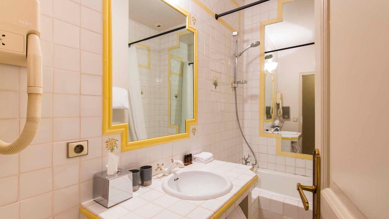 Photo of Bathroom in Condom