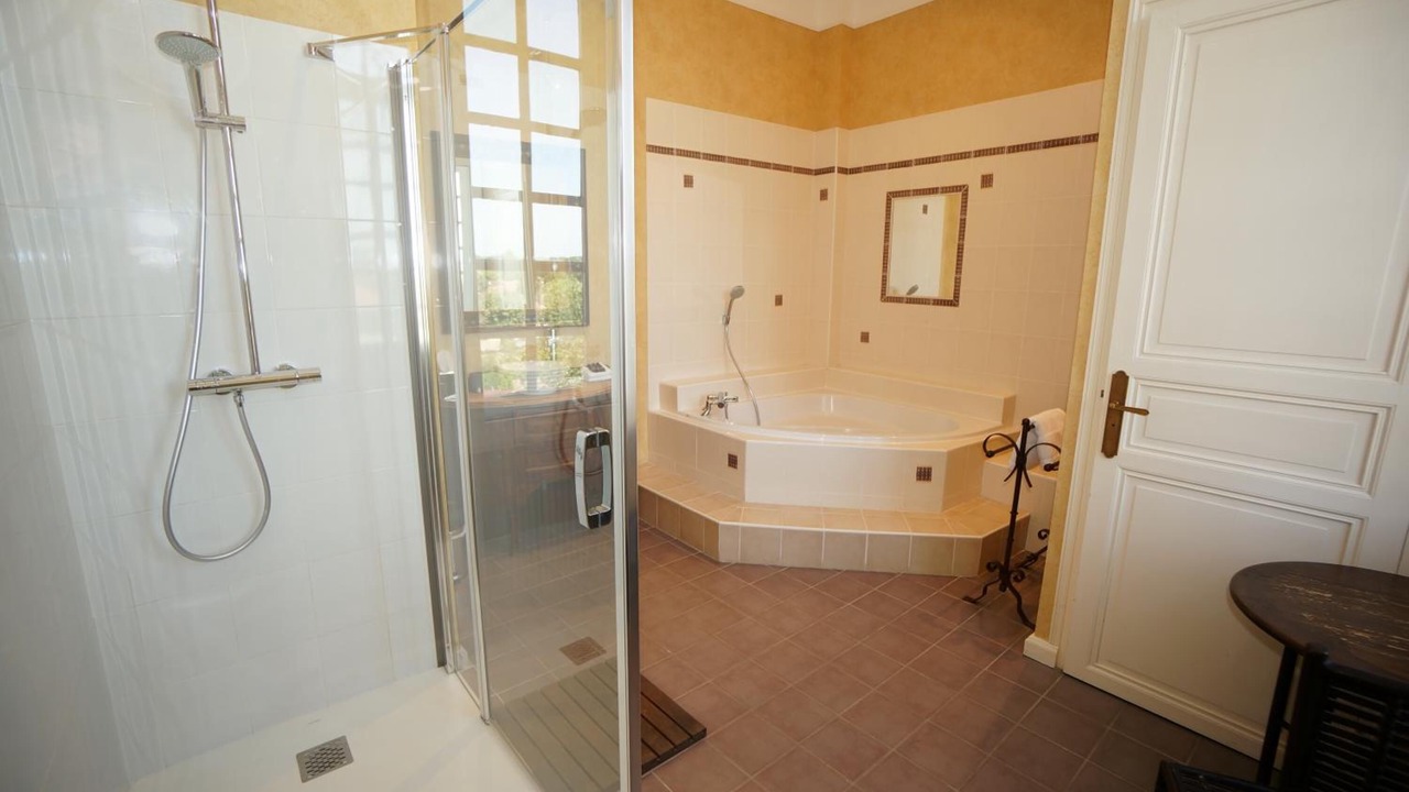 Photo of Bathroom in Condom