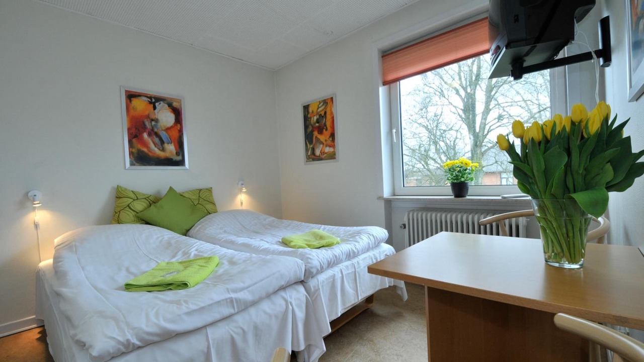 Photo of Others in Skygge