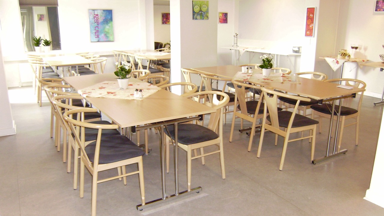 Photo of Others in Skygge