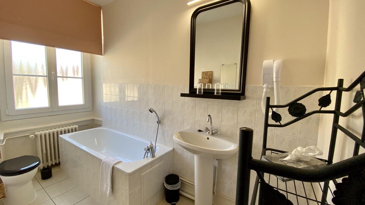 Photo of Bathroom in Arsonval