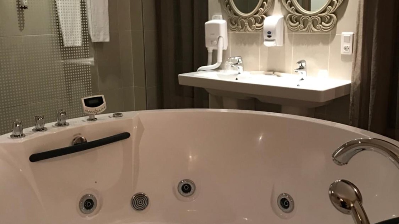 Photo of Bathroom in Mirepoix