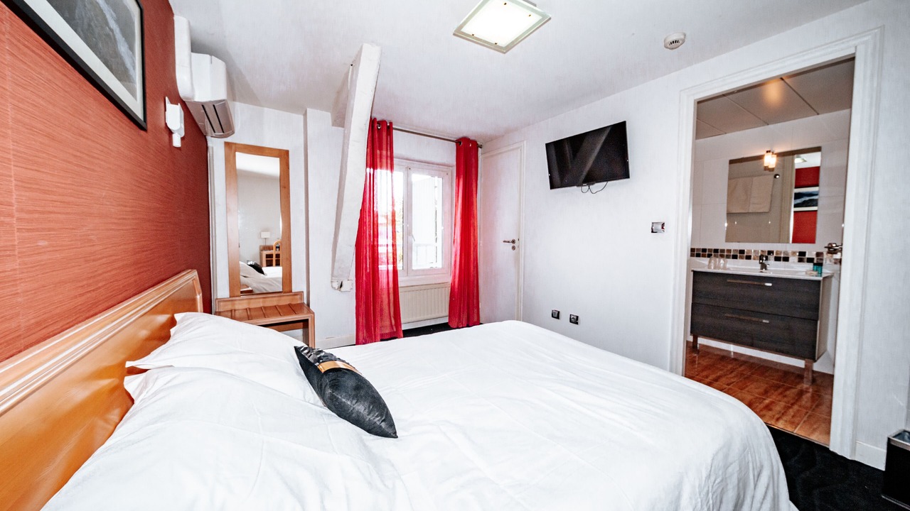 Photo of Bedroom in Vic-en-Bigorre