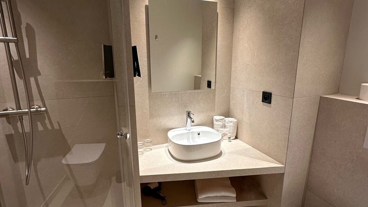 Photo of Bathroom in Avignon City Centre