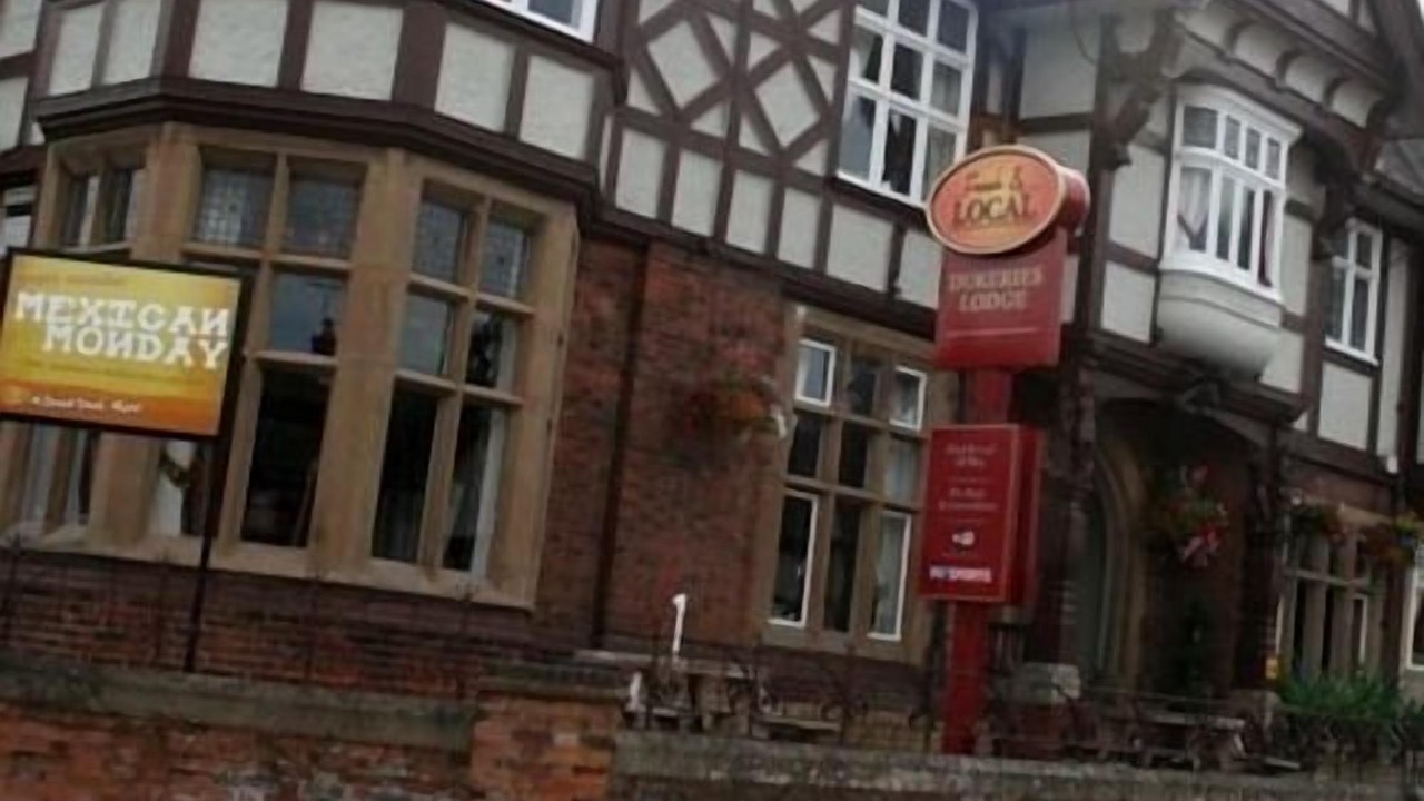 Photo of Buildings in Edwinstowe