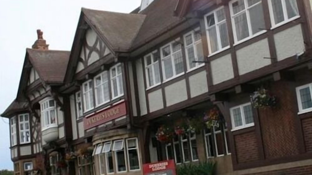 Photo of Buildings in Edwinstowe