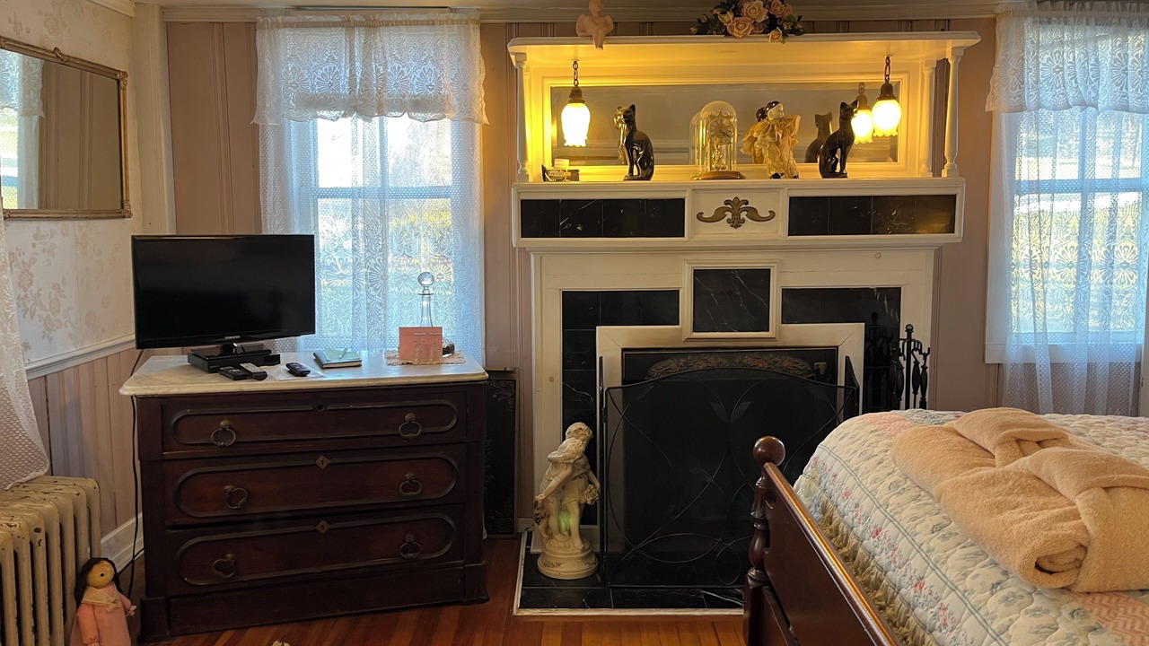 Photo of Bedroom in Poquetanuck
