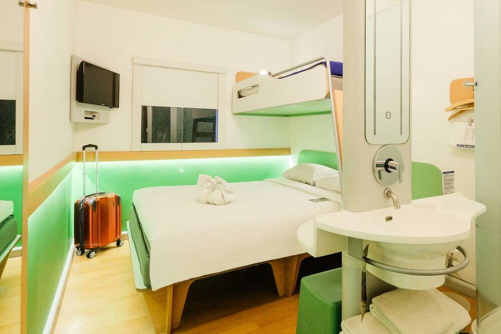 Photo of Bedroom in Biringkanya