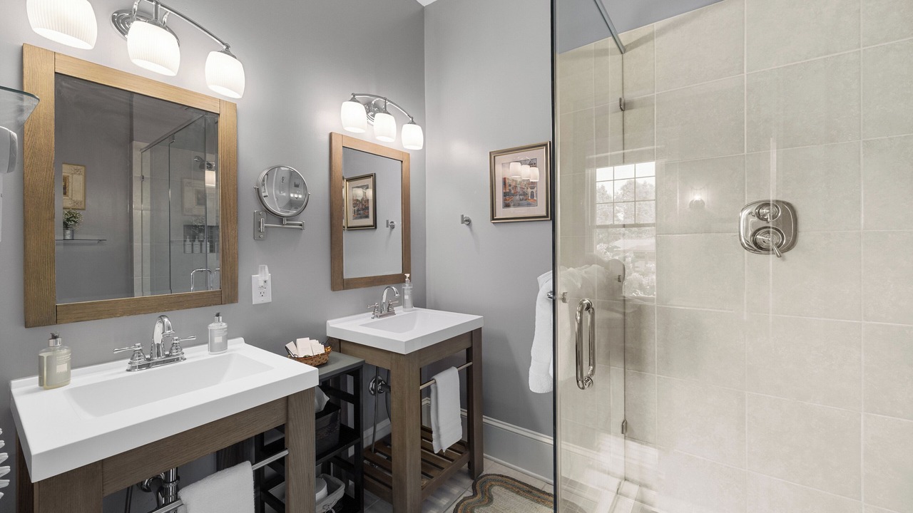 Photo of Bathroom in Steeles Tavern