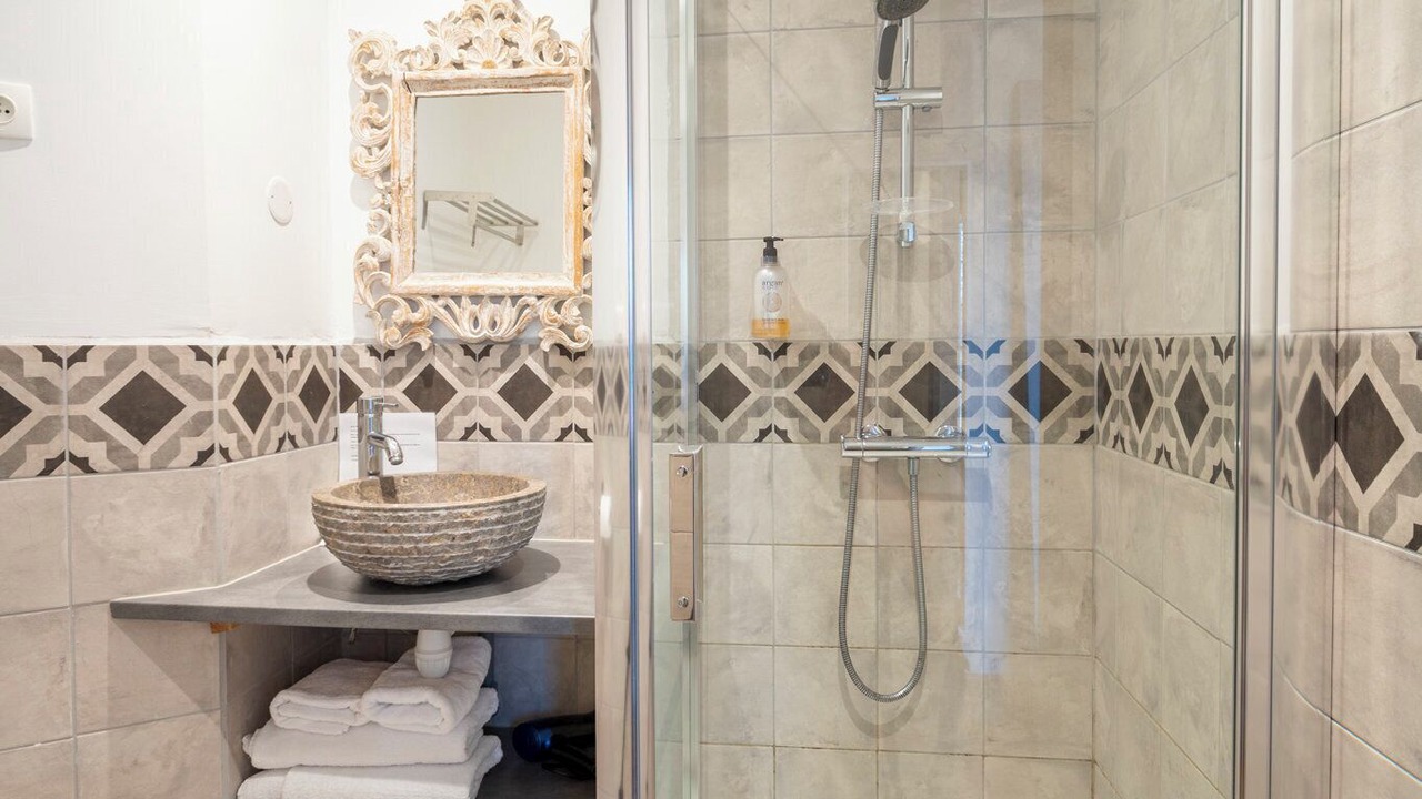 Photo of Bathroom in L'Honor-de-Cos