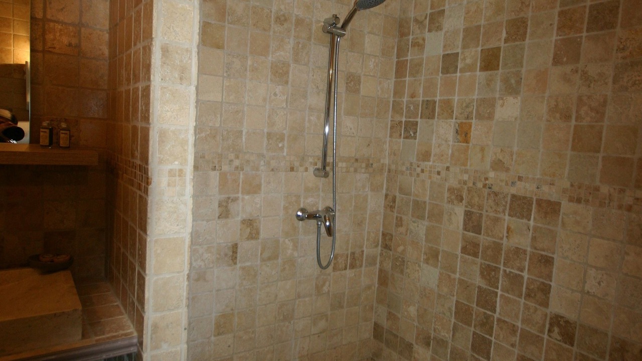 Photo of Bathroom in L'Honor-de-Cos