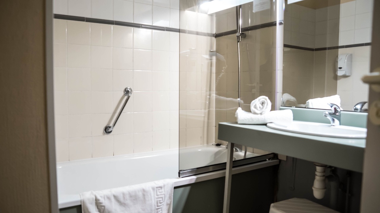 Photo of Bathroom in Castelnaudary