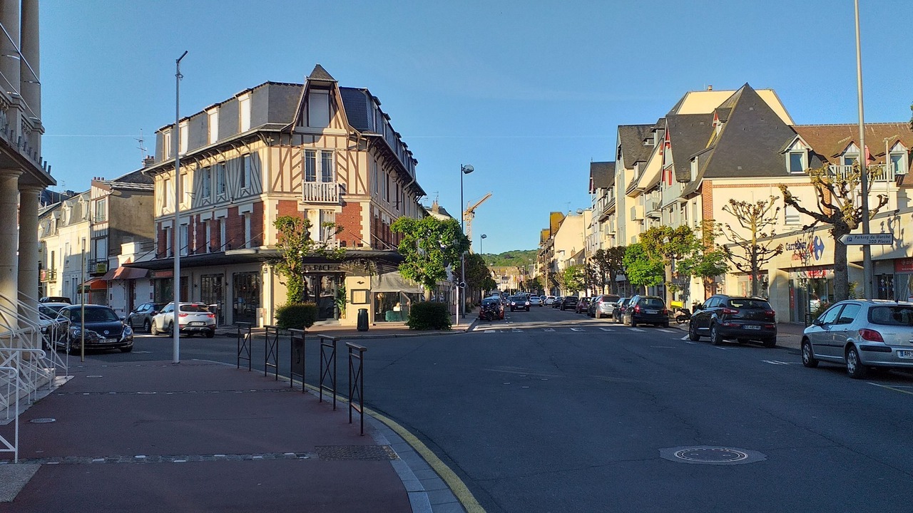 Photo of Bedroom in Deauville City Centre