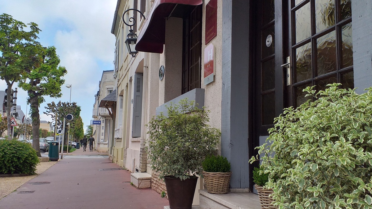 Photo of Bedroom in Deauville City Centre