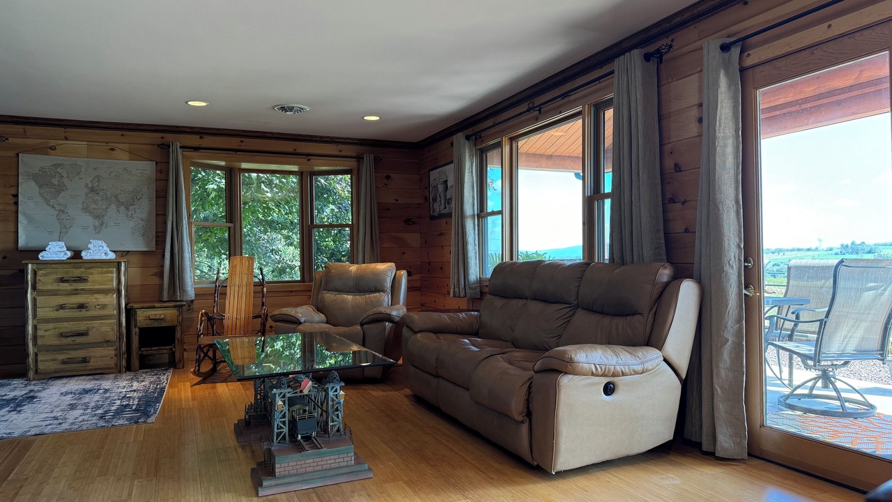 Photo of Livingroom in Lewisburg