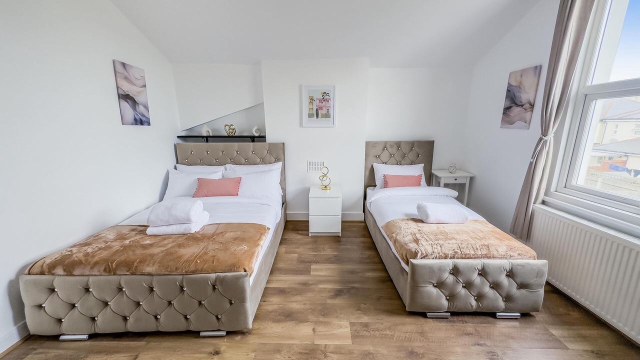 Photo of Others in Woodside