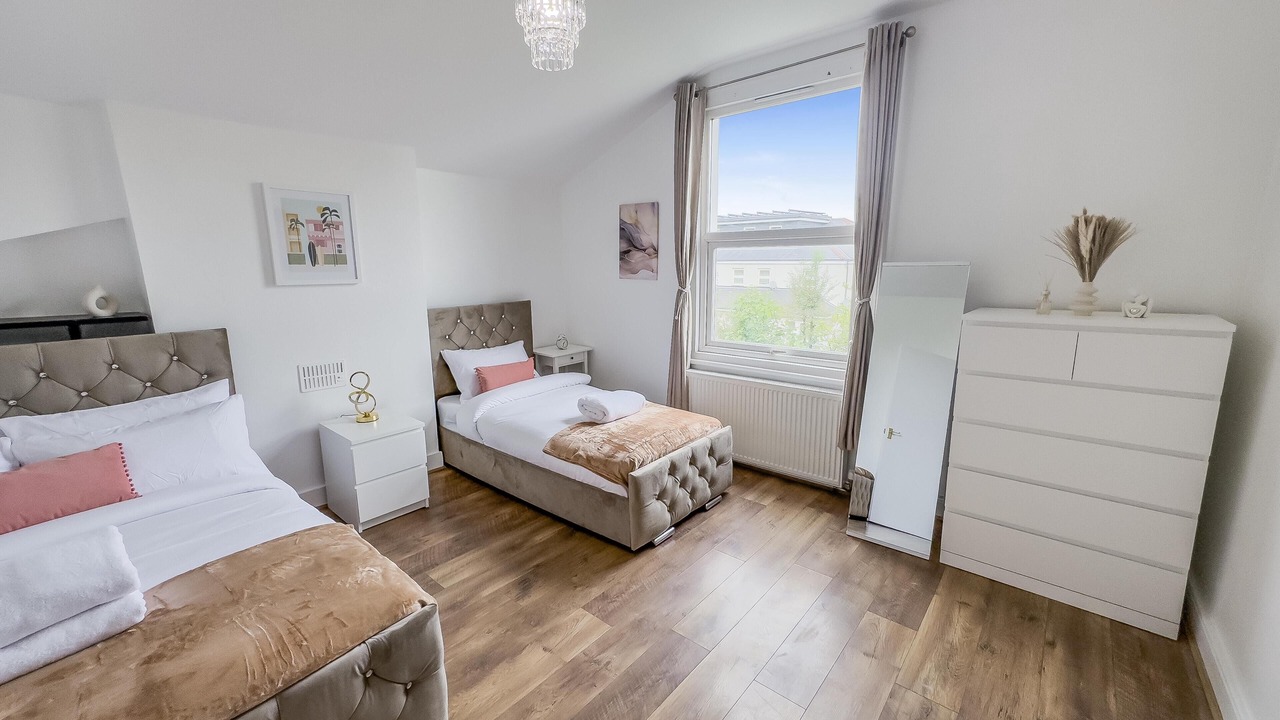 Photo of Others in Woodside