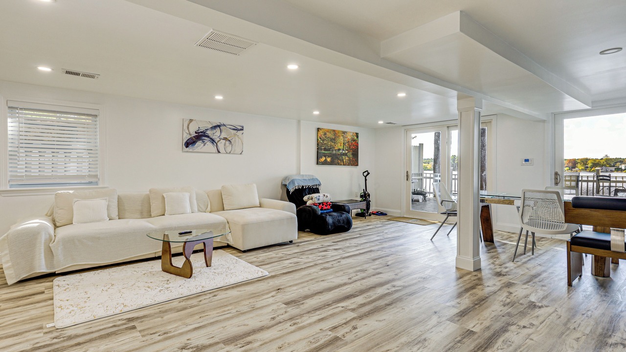 Photo of Livingroom in Pembroke