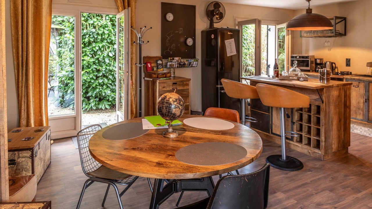 Photo of Others in Lindry