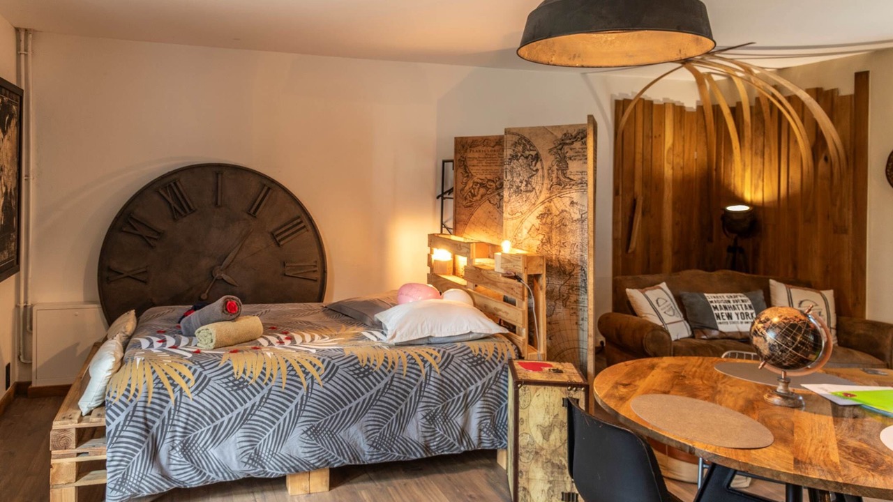 Photo of Others in Lindry