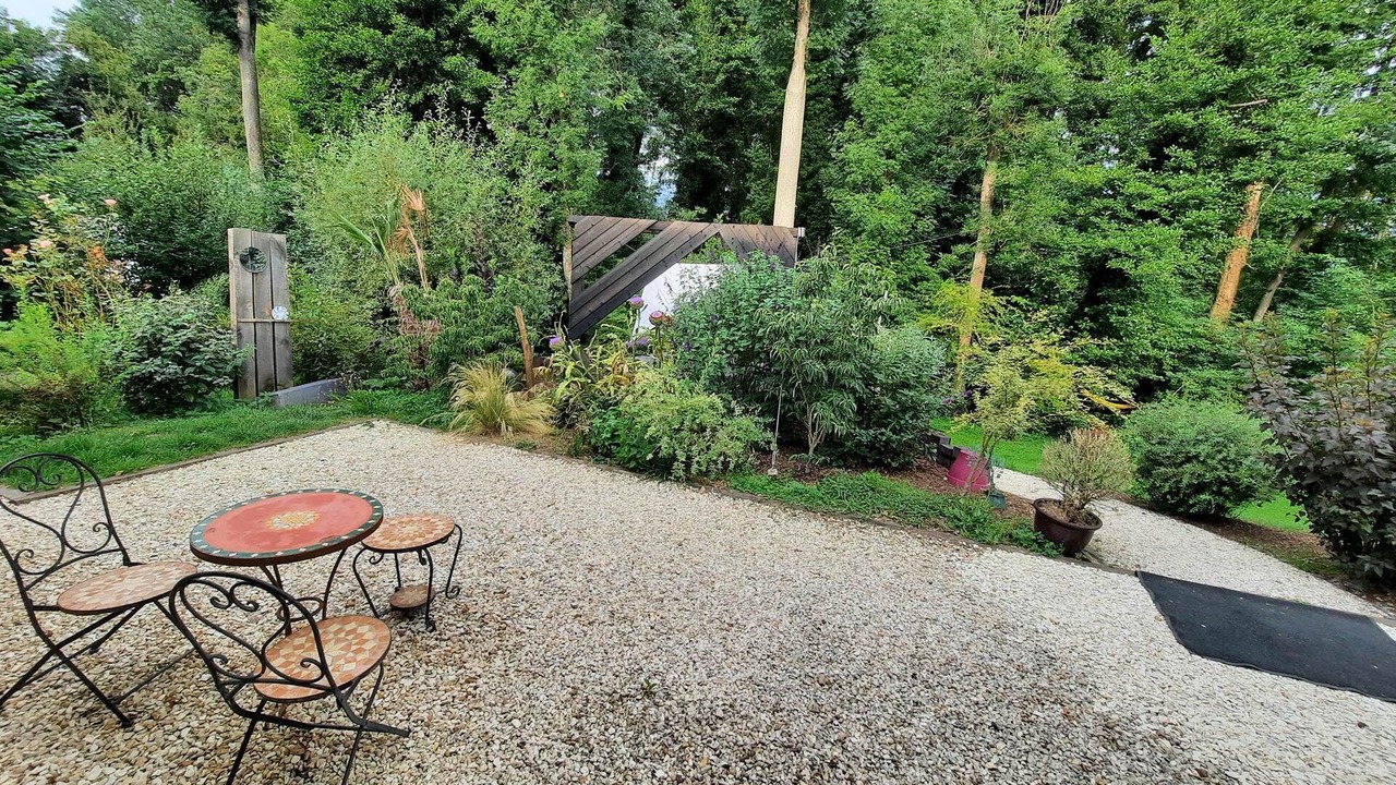 Photo of Outdoor in Lindry