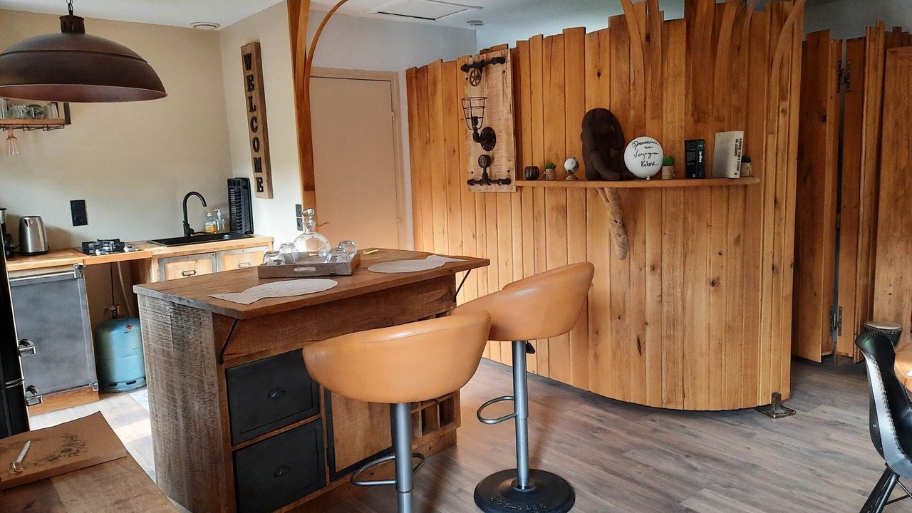 Photo of Others in Lindry