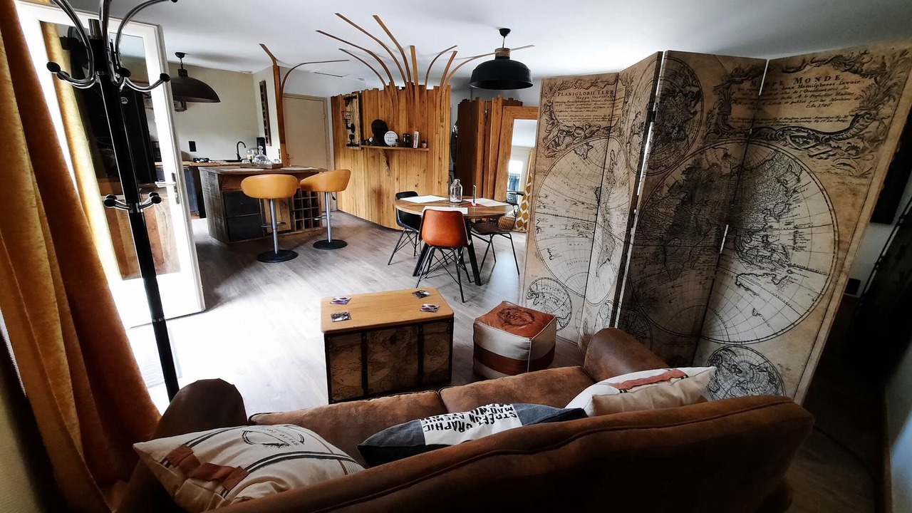 Photo of Others in Lindry