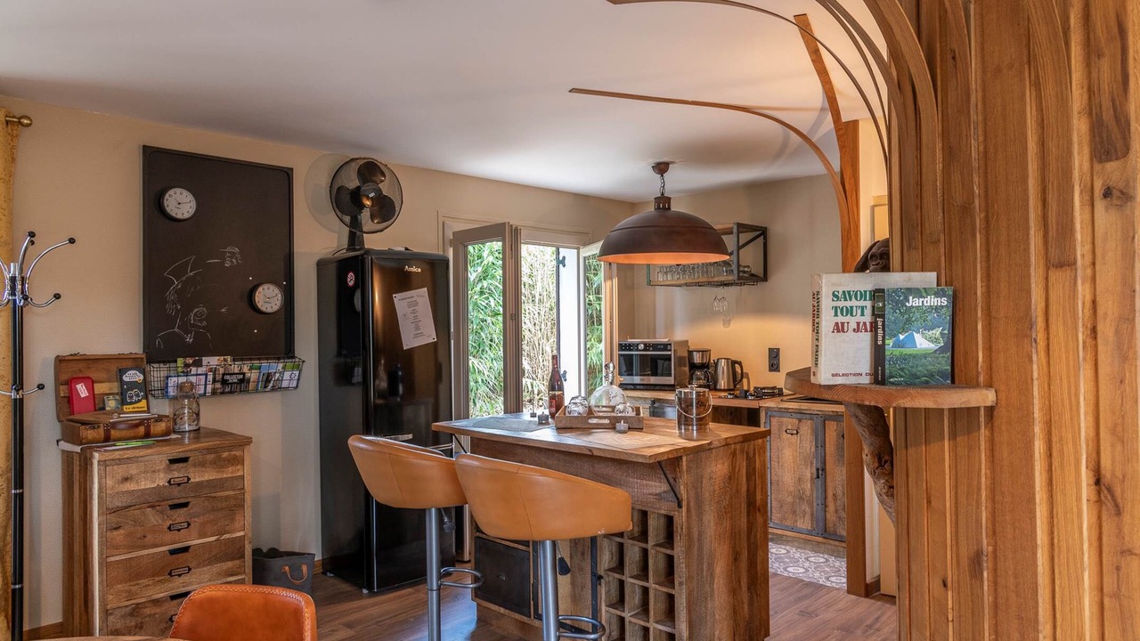 Photo of Others in Lindry