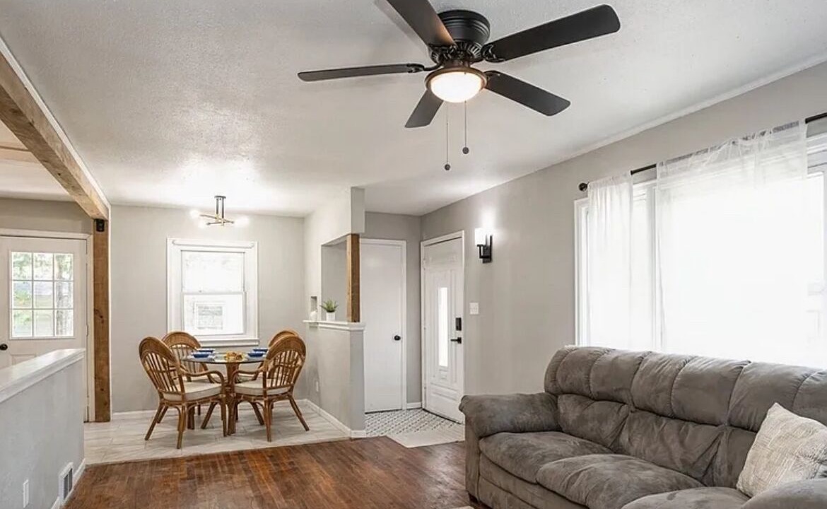 Photo of Livingroom in Des Moines