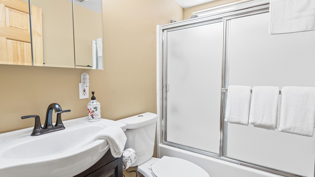 Photo of Bathroom in Peter Pan