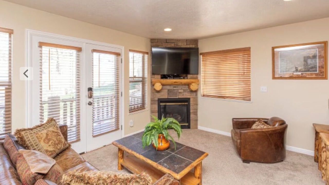 Photo of Livingroom in Eden