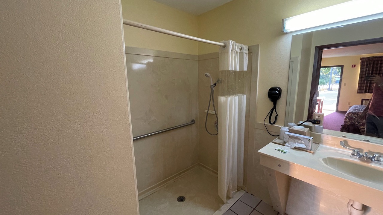 Photo of Bathroom in Hazlehurst