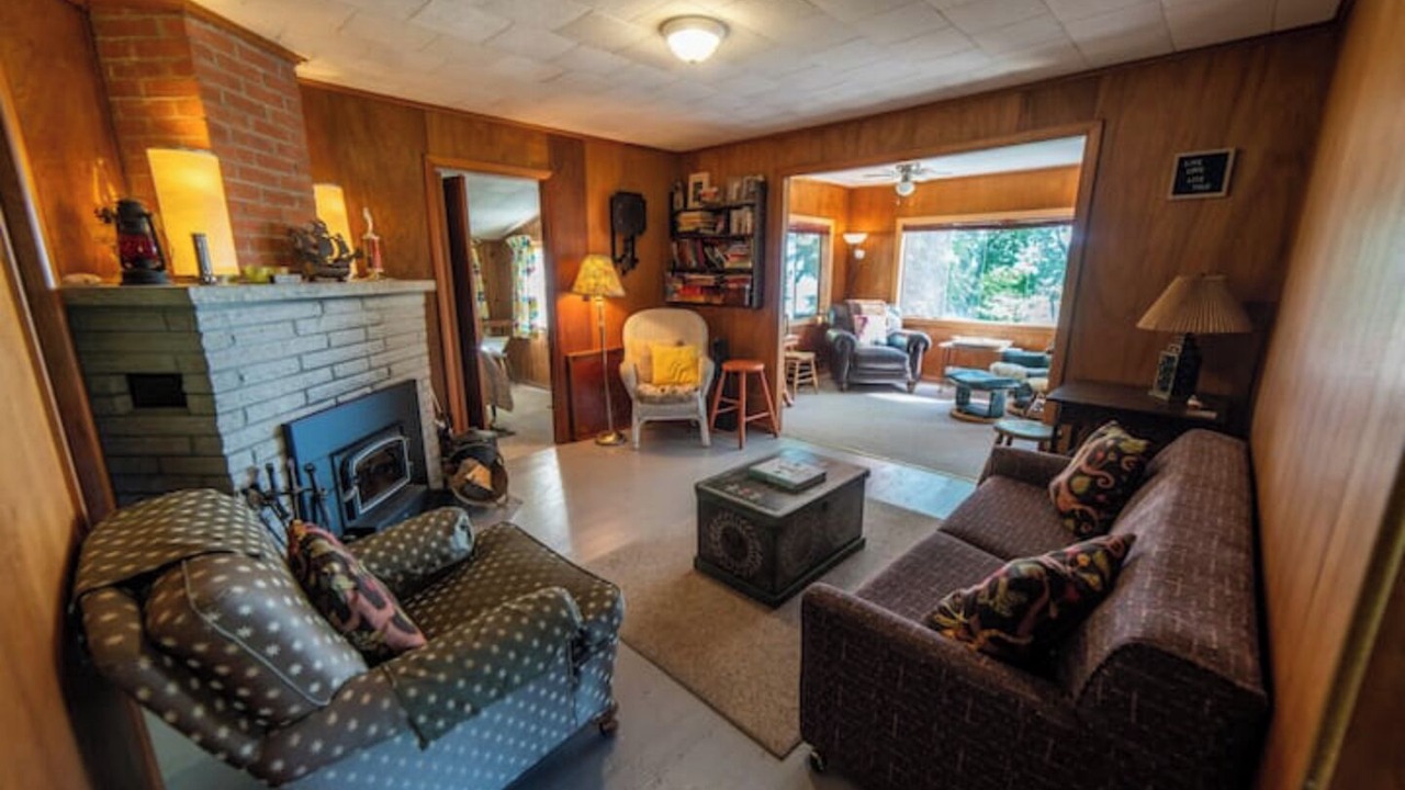 Photo of Livingroom in Central Elgin