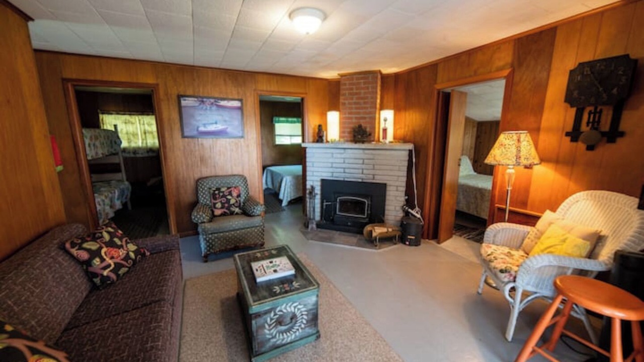 Photo of Livingroom in Central Elgin