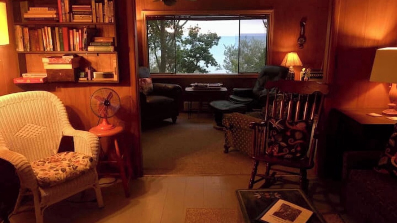 Photo of Livingroom in Central Elgin