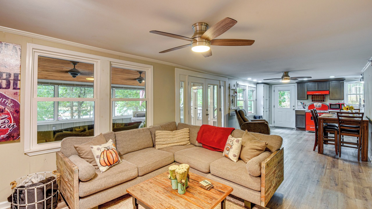 Photo of Livingroom in Reed Creek