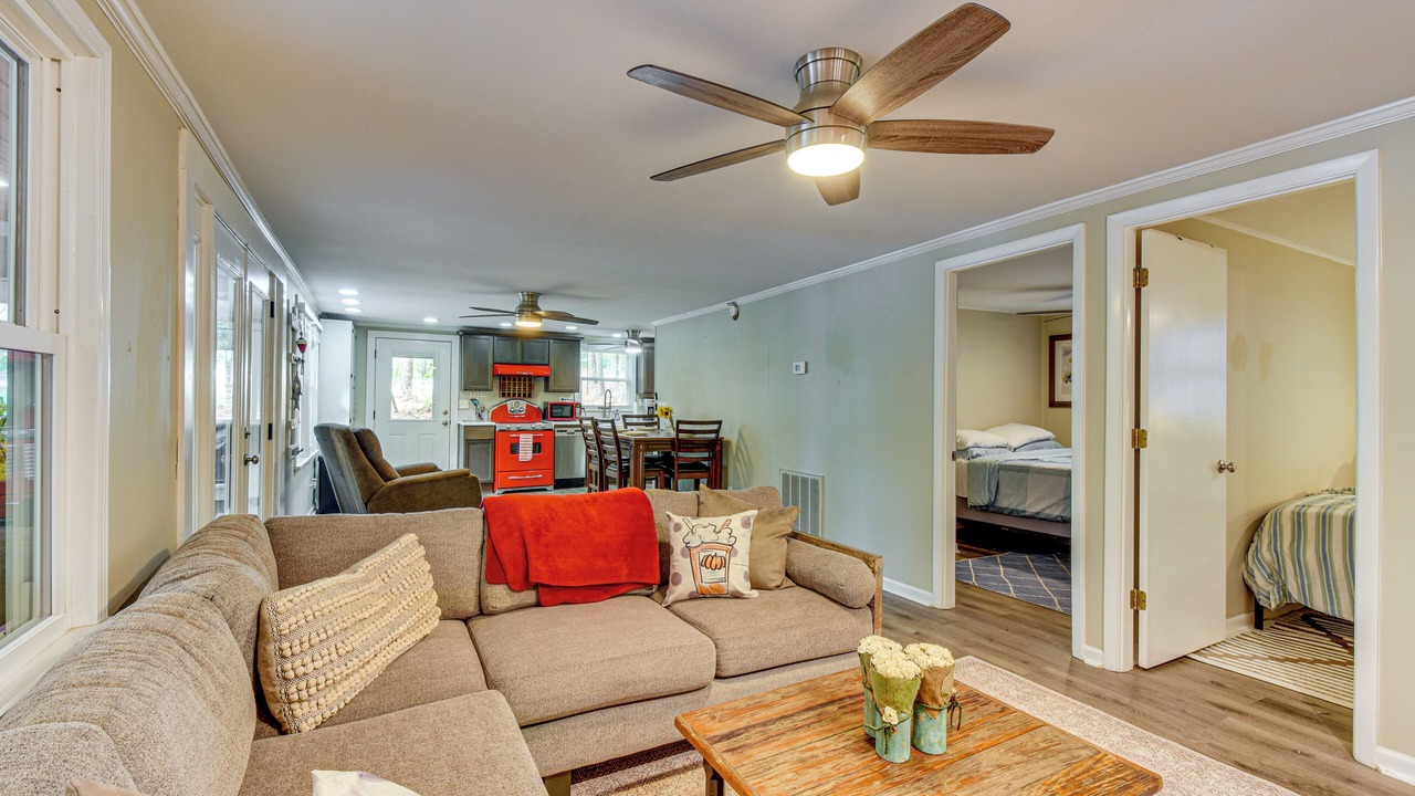 Photo of Livingroom in Reed Creek