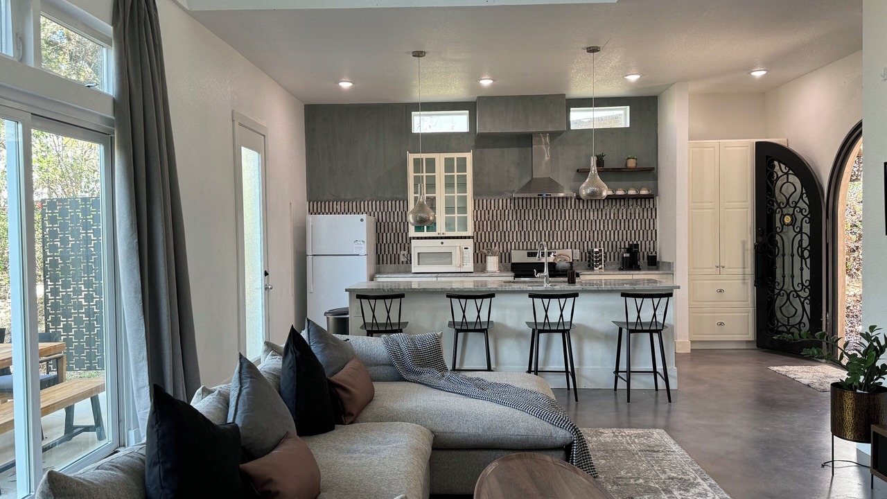 Photo of Livingroom in Hughes Park Lake