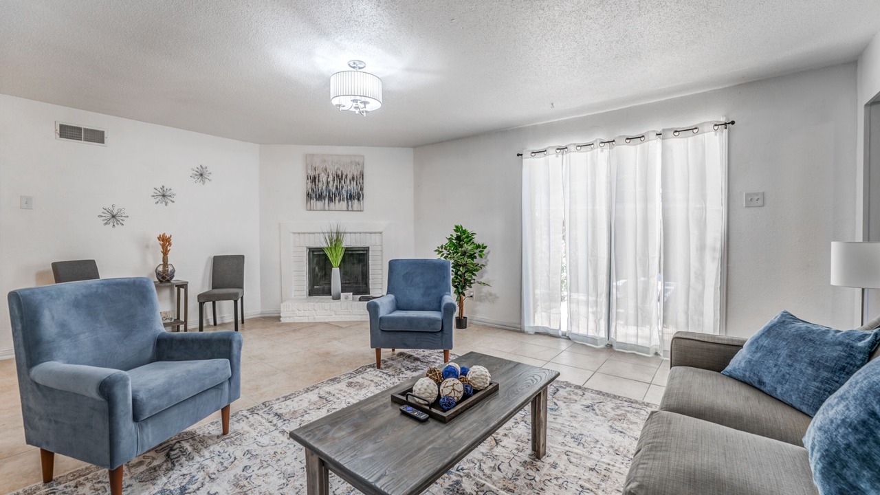 Photo of Livingroom in Hickory Hill