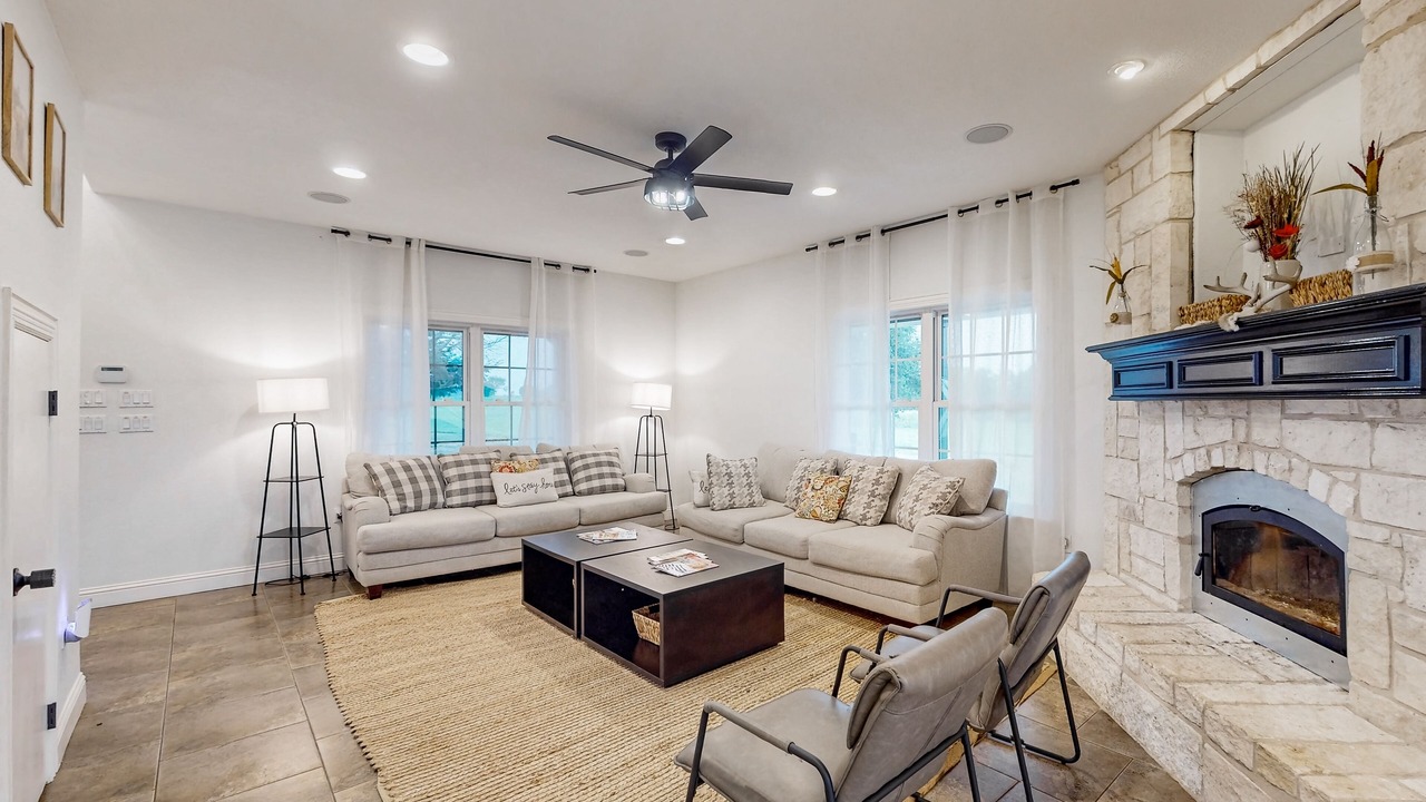Photo of Livingroom in Wills Point