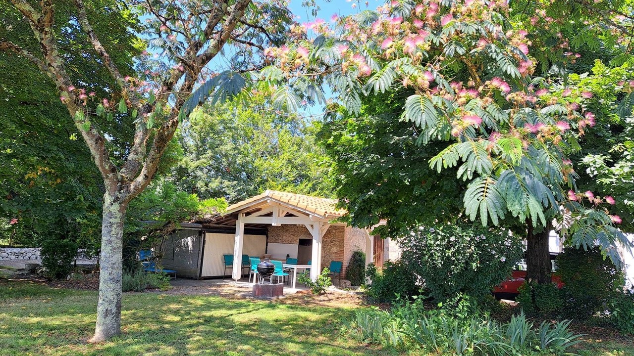 Photo of Outdoor in Saint-Pierre-de-Buzet