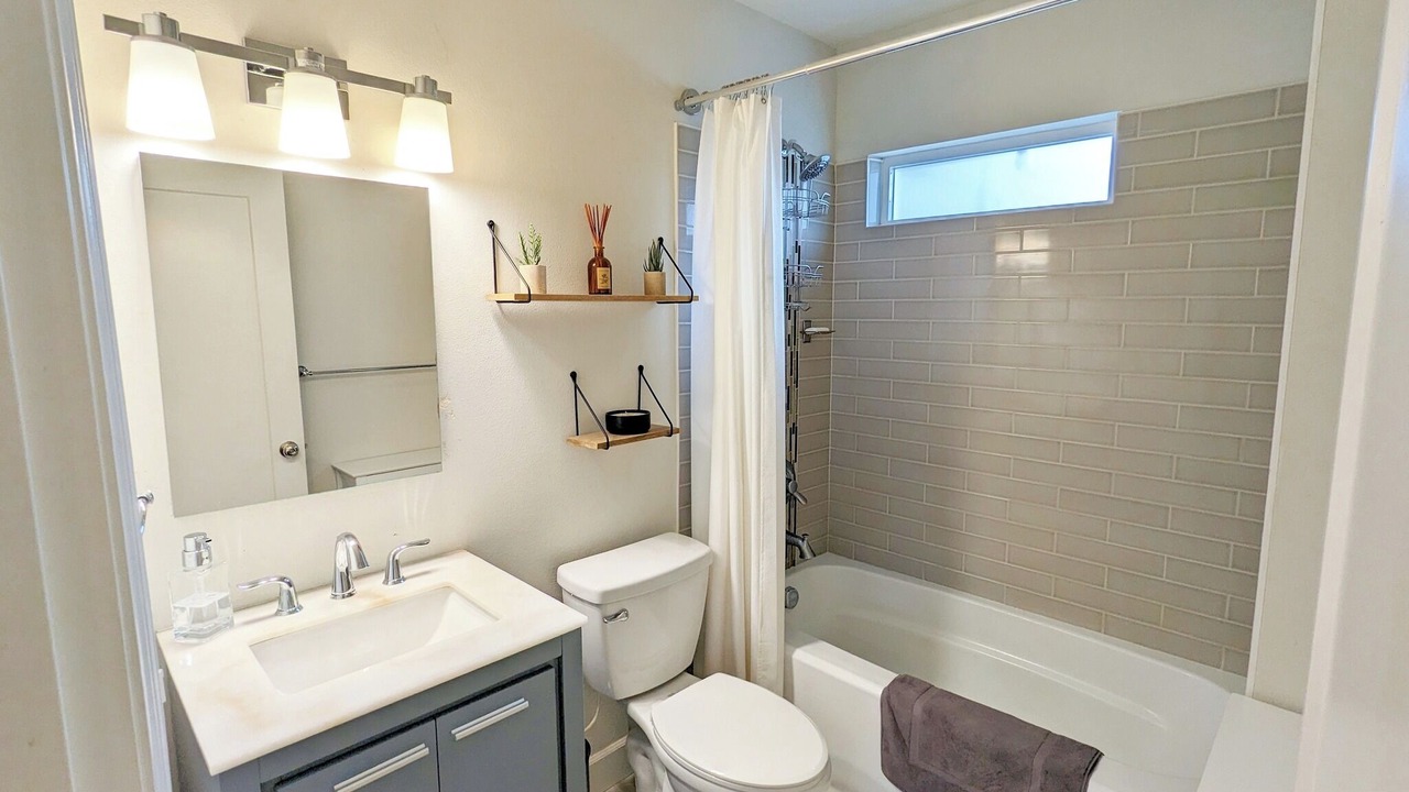 Photo of Others in Roseway