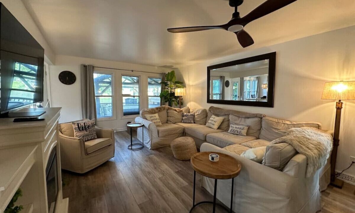 Photo of Livingroom in St. Charles