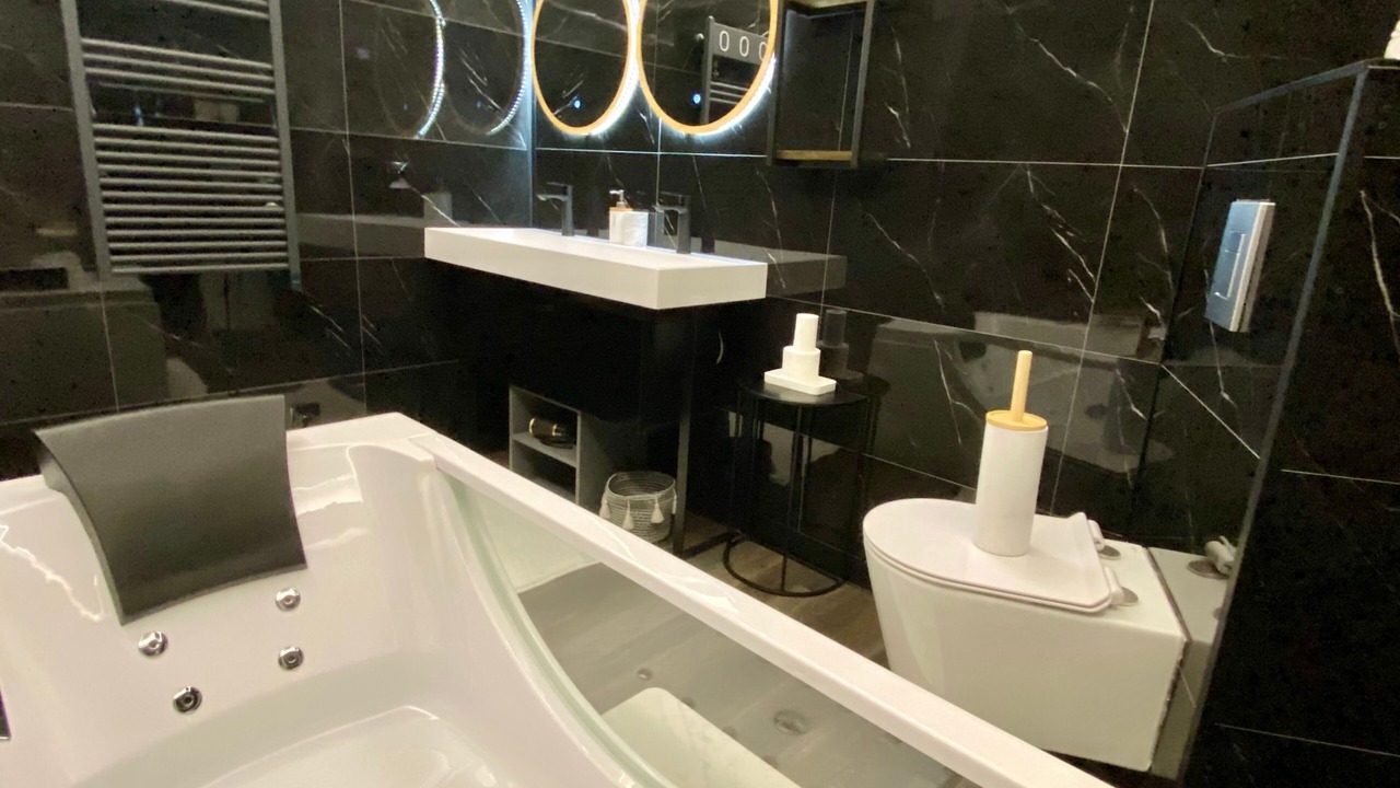 Photo of Bathroom in Les Quatre-Routes-du-Lot