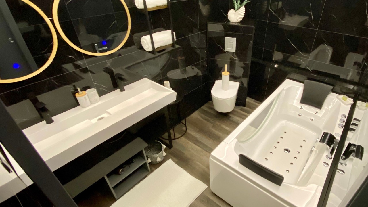 Photo of Bathroom in Les Quatre-Routes-du-Lot